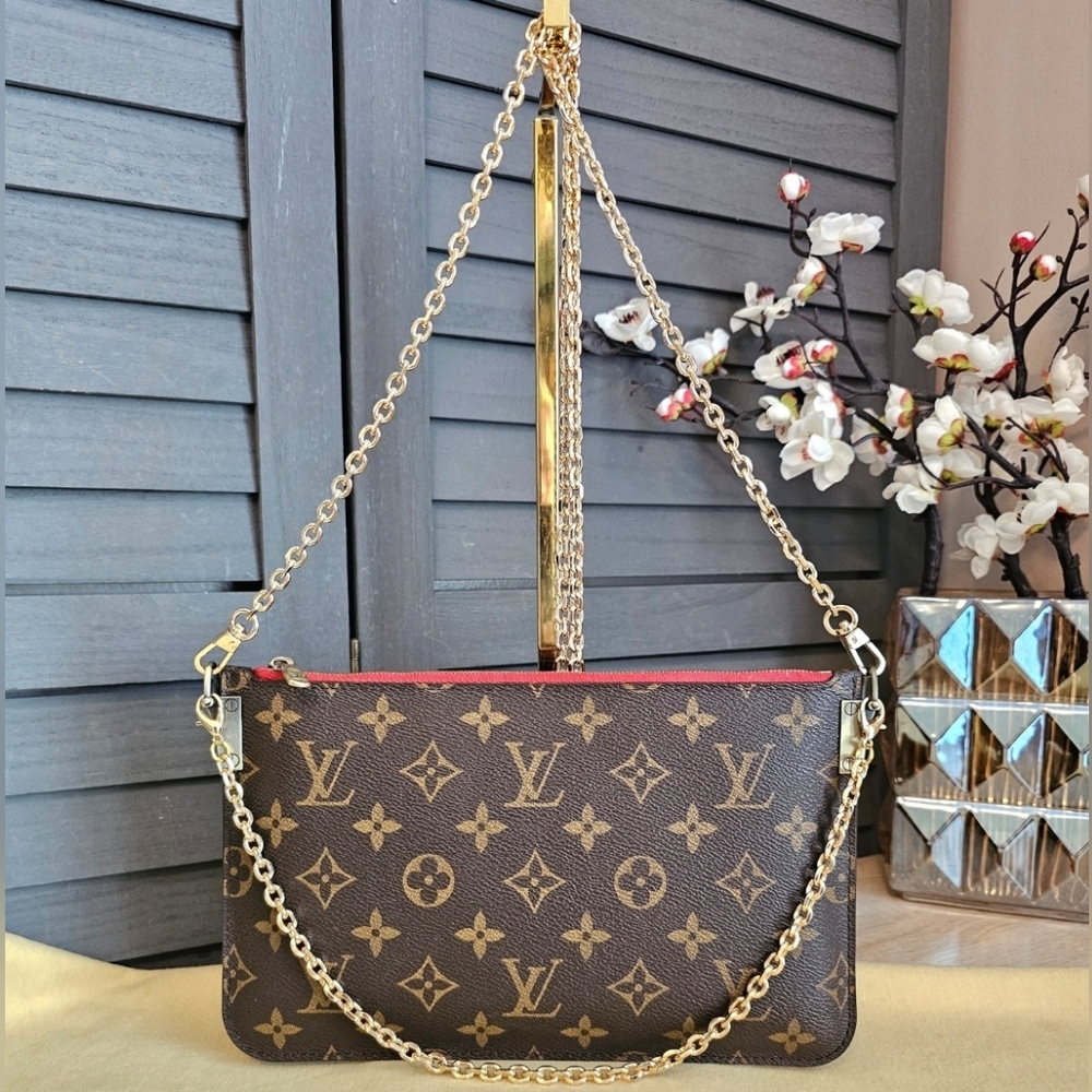 Authentic LOUIS VUITTON Monogram Pochette Wristlet Crossbody - Picture 2 of 11